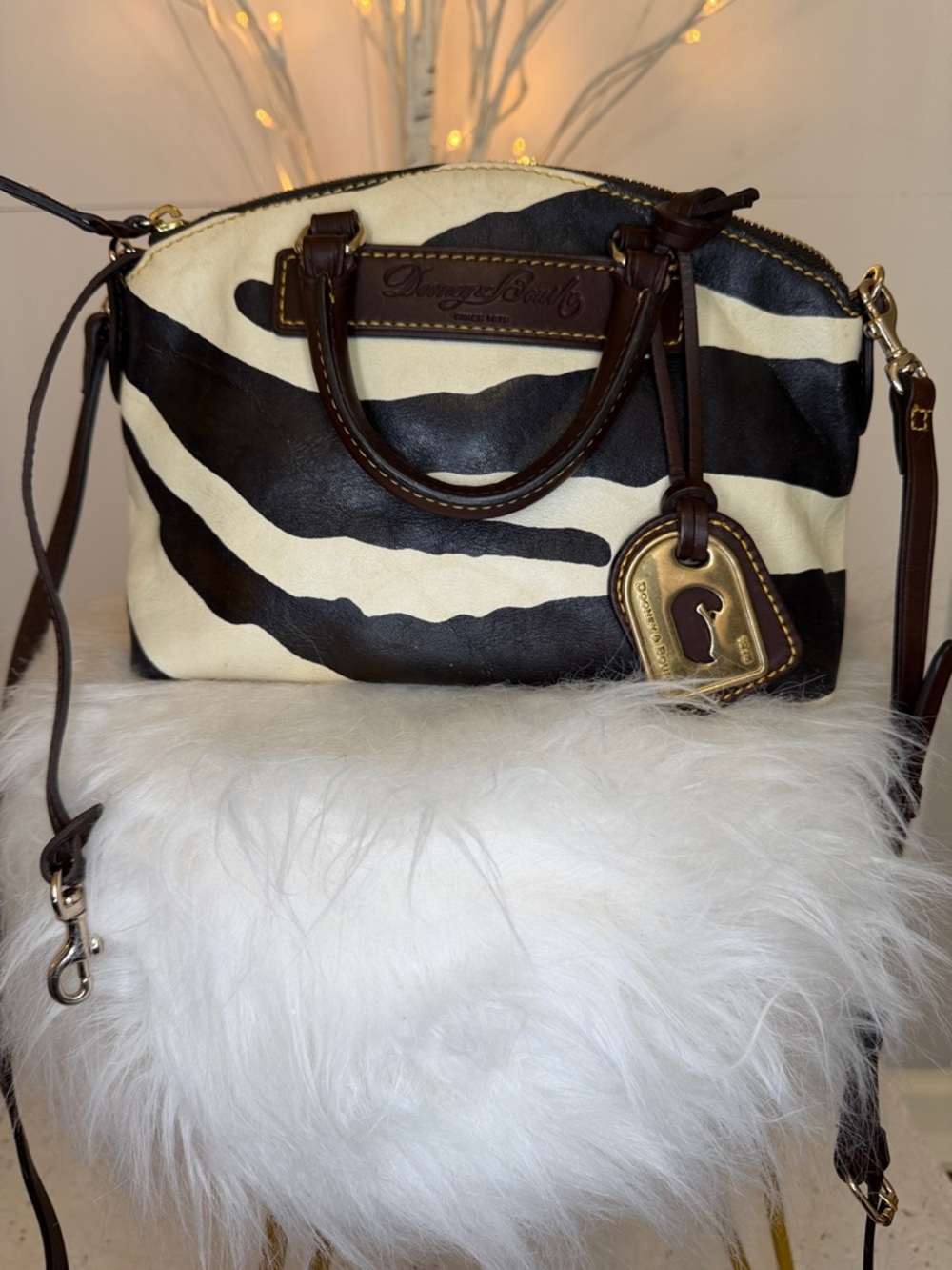 Dooney & Bourke EUC black & cream leather w/brown leather trim.Adj Crossbody - Picture 3 of 11